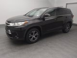 Used 2017 Toyota Highlander LE image 2