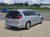 Used 2023 Chrysler Pacifica Touring-L image 5