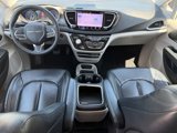 Used 2022 Chrysler Pacifica Touring-L image 2