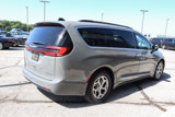 Used 2023 Chrysler Pacifica Limited image 4