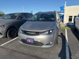 Used 2017 Chrysler Pacifica Touring-L w/ Tire & Wheel Group image 4
