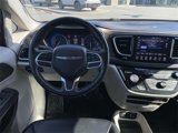 Used 2018 Chrysler Pacifica Touring-L Plus image 2