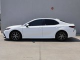 Used 2021 Toyota Camry SE image 2