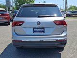 Used 2022 Volkswagen Tiguan SE w/ Panoramic Sunroof Package image 5
