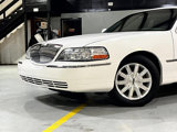 Used 2010 Lincoln Town Car Signature Limited image 2