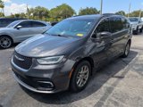 Used 2021 Chrysler Pacifica Touring image 2