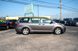 Used 2015 Toyota Sienna L image 2