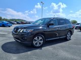 Used 2018 Nissan Pathfinder SV image 2