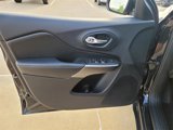 Used 2019 Jeep Cherokee Latitude Plus w/ Comfort/Convenience Group image 5