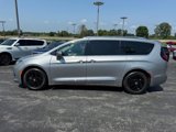 Used 2020 Chrysler Pacifica Touring-L image 2