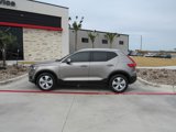 Used 2022 Volvo XC40 T4 Momentum image 6