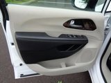 Certified 2023 Chrysler Pacifica Limited image 6