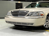 Used 2003 Lincoln Town Car Cartier image 3