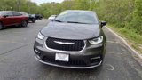 Used 2023 Chrysler Pacifica Touring-L image 3