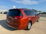 Used 2018 Chrysler Pacifica Touring-L image 5