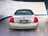 Used 2005 Lincoln Town Car Signature image 4
