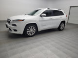 Used 2017 Jeep Cherokee Overland image 2