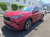 Used 2023 Toyota Highlander XLE image 2