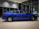 Used 2022 Hyundai Elantra SE w/ Cargo Package image 2