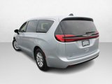 Used 2023 Chrysler Pacifica Touring-L image 5