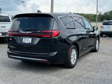 Used 2023 Chrysler Pacifica Touring-L image 3