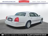 Used 2010 Lincoln Town Car Signature Limited image 3