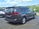 Used 2022 Chrysler Pacifica Touring-L image 5