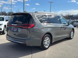 Used 2022 Chrysler Pacifica Touring-L image 4