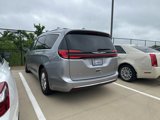 Used 2021 Chrysler Pacifica Touring-L image 5