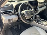 Used 2020 Toyota Highlander Platinum image 4