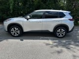 Used 2023 Nissan Rogue SV image 2