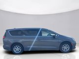 Used 2023 Chrysler Pacifica Touring-L image 2