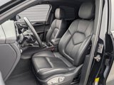 Certified 2022 Porsche Macan image 5