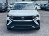 Certified 2022 Volkswagen Taos SE image 2