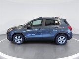 Used 2022 Chevrolet Trax LT w/ LT Convenience Package image 2