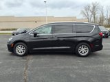 Used 2021 Chrysler Pacifica Touring-L image 3