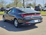 Used 2022 Hyundai Elantra SE image 4
