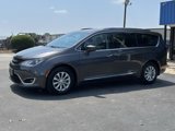 Used 2018 Chrysler Pacifica Touring-L w/ Advanced Safetytec Group image 4