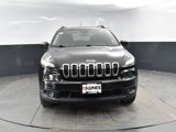 Used 2016 Jeep Cherokee Sport image 2