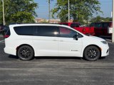 New 2025 Chrysler Pacifica Select image 2