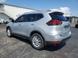 Used 2018 Nissan Rogue SV image 3