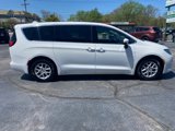 Used 2017 Chrysler Pacifica Touring image 4