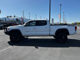 Used 2017 Toyota Tacoma TRD Off-Road image 2