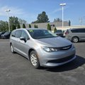 Used 2017 Chrysler Pacifica Touring image 5