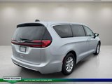 Used 2024 Chrysler Pacifica Touring-L image 4