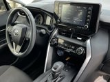 Used 2022 Toyota Venza LE image 4