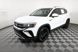 Certified 2022 Volkswagen Taos SE w/ Panoramic Sunroof Package image 2