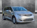 Used 2020 Chrysler Pacifica Touring-L image 3