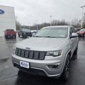 Used 2017 Jeep Grand Cherokee Altitude image 2
