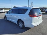 Used 2022 Chrysler Pacifica Touring-L image 5